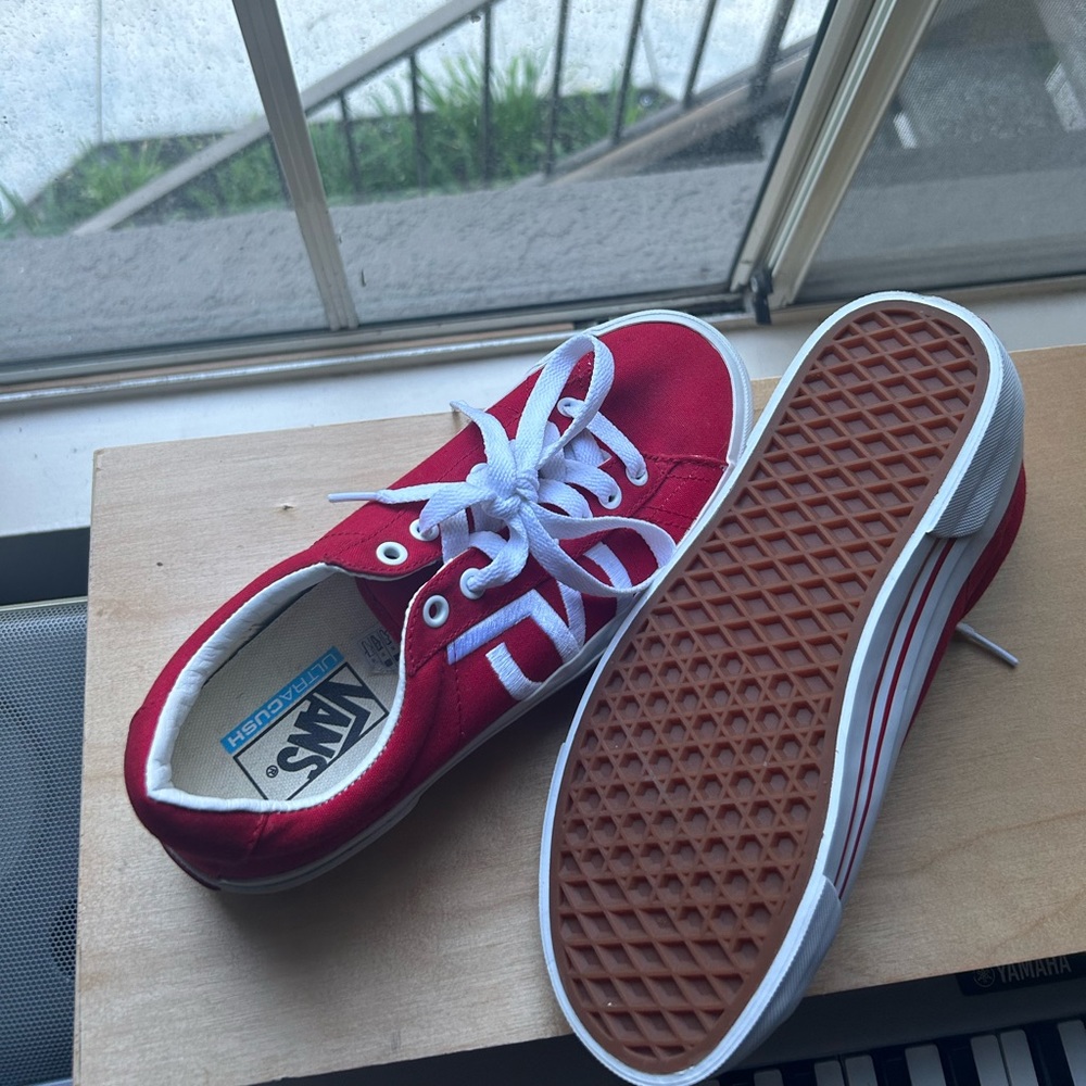 Vans - Picture 2 of 4